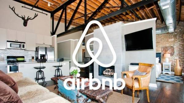 Η Airbnb αναστέλλει τις δραστηριότητές της στη Ρωσία και τη Λευκορωσία