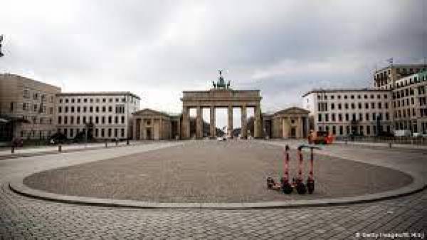 Γερμανία: Σε &quot;κατάσταση έκτακτης ανάγκης&quot; η χώρα, σύμφωνα με τον καθηγητή Μικροβιολογίας Κρ. Ντρόστεν