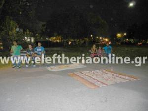 Κατασκήνωση... διαμαρτυρίας τσιγγάνων απέναντι από το δημαρχείο Καλαμάτας (βίντεο)