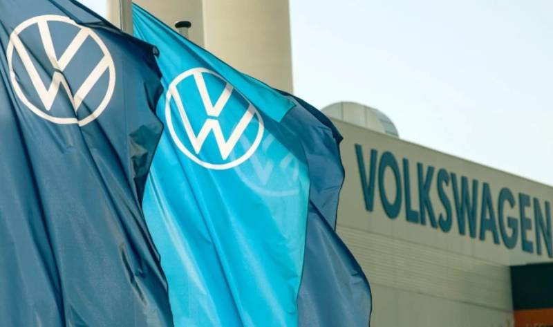 Volkswagen: Σενάρια για περικοπή 30.000 θέσεων εργασίας