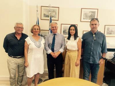 Συνάντηση Πτωχού με μέλη του Ερυθρού Σταυρού Καλαμάτας