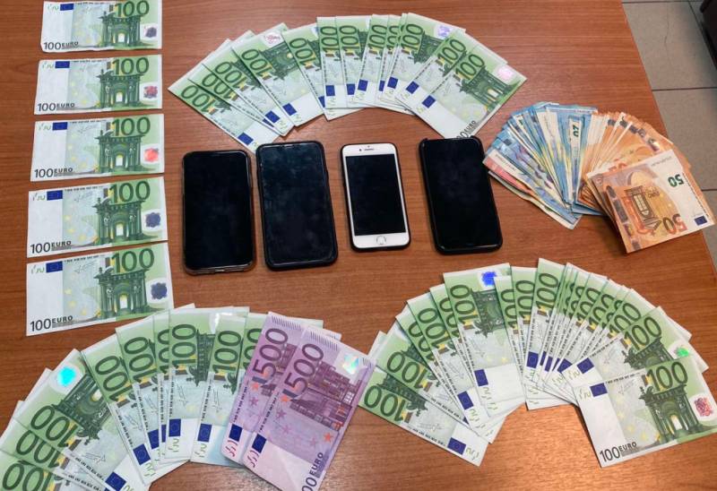 Θεσσαλονίκη: Πλαστά χαρτονομίσματα των 100 ευρώ θέλησαν να "χαλάσουν" με αγορές 4 άτομα στην Πιερία