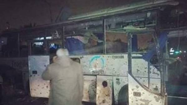 Τουλάχιστον 2 νεκροί και 12 τραυματίες από έκρηξη σε τουριστικό λεωφορείο κοντά στις πυραμίδες της Γκίζας