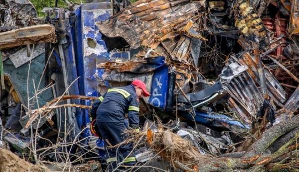 Τέμπη: Παραμένουν δύο αταυτοποίητα θύματα - Ολοκληρώθηκαν και οι έρευνες της Πυροσβεστικής