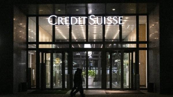 Οι ελβετικές αρχές εξετάζουν την πλήρη η μερική κρατικοποίηση της Credit Suisse