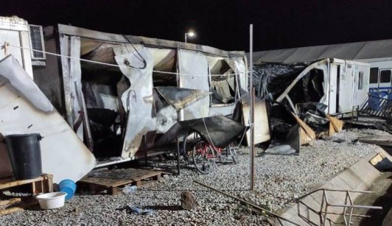 Λέσβος: Φωτιά στο ΚΥΤ του Καρά Τεπέ - 4 κοντέινερ κάηκαν ολοσχερώς (βίντεο)