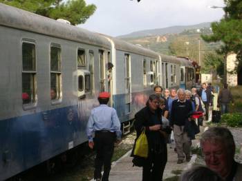 Τρένο, τουρισμός και προαστιακός...