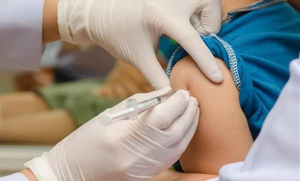 100 παιδιά εμβολιάστηκαν τις δύο πρώτες μέρες στο Κέντρο Υγείας Καλαμάτας (βίντεο)