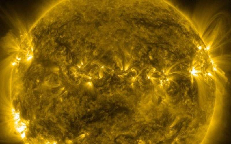 Ηλιακή καταιγίδα θα χτυπήσει τη Γη αύριο Πέμπτη - Προειδοποιήσεις για πιθανά προβλήματα