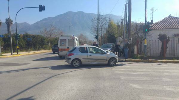 Τροχαίο ατύχημα στην οδό Κρήτης στην Καλαμάτα