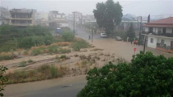 Πλημμύρες στην Μεγαλόπολη λόγω της κακοκαιρίας - Προβλήματα στον αυτοκινητόδρομο