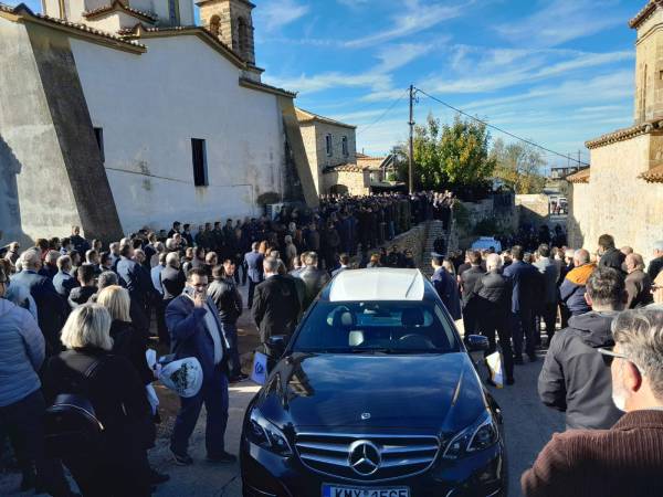 Μεσσηνία: Σε κλίμα οδύνης η κηδεία του επισμηναγού Επαμεινώνδα Κωστέα στη Μεγάλη Μαντίνεια (βίντεο-φωτογραφίες)