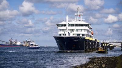 Χανταϊός: Το κρουαζιερόπλοιο MV Hondius έφτασε στο λιμάνι του Ρότερνταμ
