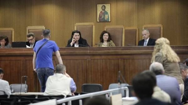Δίκη Χ.Α.: Παρουσία όλων των κατηγορούμενων στη δολοφονία Φύσσα διέταξε το δικαστήριο