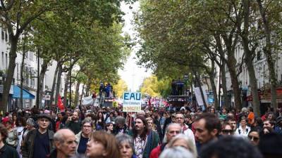 Γαλλία: Πορεία διαμαρτυρίας στο Παρίσι για την ακρίβεια (βίντεο)