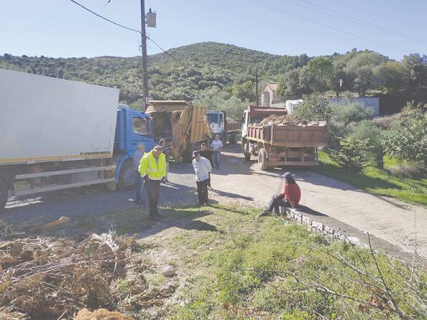Τριφυλία: Εκλεισαν το δρόμο για το σκουπιδότοπο στο Αλιμάκι