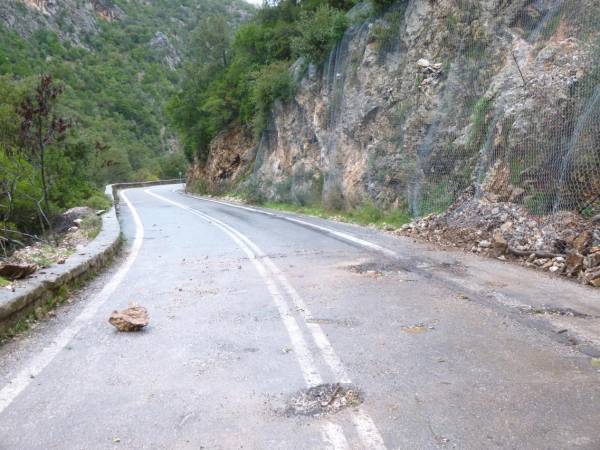 Παράταση για το έργο προστασίας από τα βράχια του δρόμου Καλαμάτα - Σπάρτη