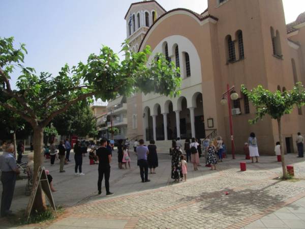 Καλαμάτα: Οι πιστοί επέστρεψαν στις εκκλησίες μετά την καραντίνα (βίντεο-φωτογραφίες)