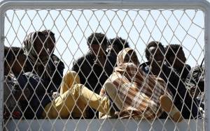Ιταλία: 690 μετανάστες στις ακτές της Σικελίας