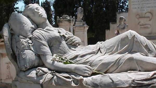 &quot;Η πόλη των κεκοιμημένων&quot;: Ηχητικός περίπατος στο Α&#039; Κοιμητήριο Αθηνών