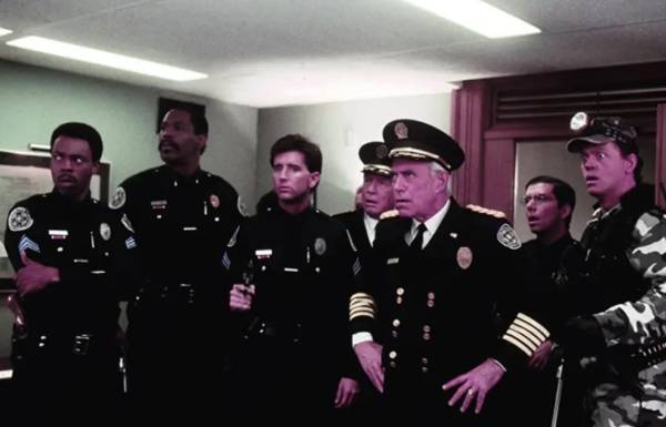 Πέθανε ο ηθοποιός Τζορτζ Ρόμπερτσον - Υποδύθηκε τον αρχηγό αστυνομίας στη «Mεγάλη των Mπάτσων Σχολή»