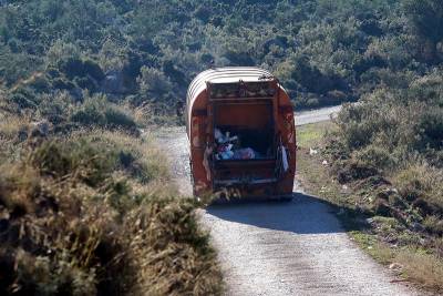 Καταγγελίες Λυμπεροπούλου για... νυχτερινές βόλτες απορριμματοφόρων στη Μεσσηνία