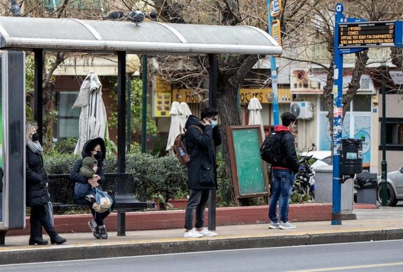 Μόσιαλος: Πώς το εμβόλιο προστατεύει από τις μακροχρόνιες επιπτώσεις που προκαλεί ο κορονοϊός