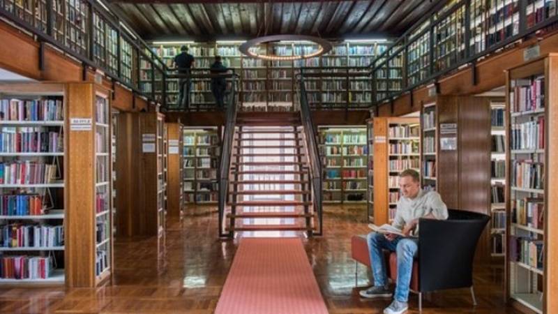 Οι Αμερικανοί το 2019 προτίμησαν τη βιβλιοθήκη παρά το σινεμά