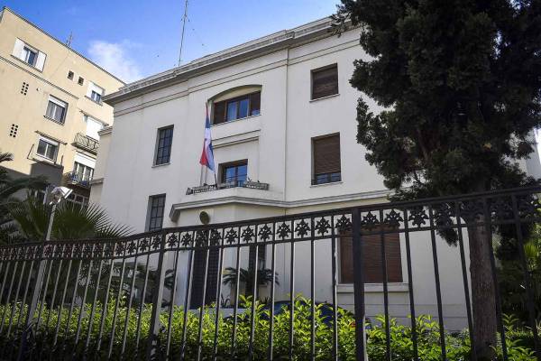 Εισβολή άνδρα με μαχαίρι στην πρεσβεία της Σερβίας στην Αθήνα