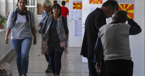 Le Monde: Η σύγχυση που έφερε στα Σκόπια το δημοψήφισμα - Φόβοι για αδιέξοδο