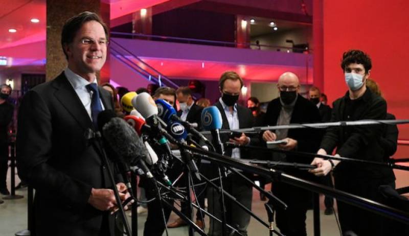 Εκλογές στην Ολλανδία: Το κεντροδεξιό κόμμα του Ρούτε οδεύει σε νίκη