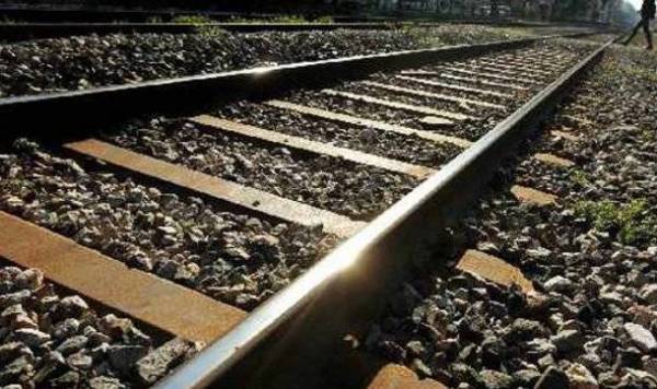 Τρεις Ρομά έκλεψαν σιδηροτροχιά στη Βαλύρα
