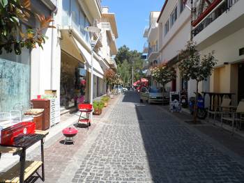 Αισιοδοξία για τουρίστες στην αγορά της Μεσσήνης