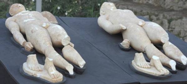 Οι δίδυμοι Κούροι της Τενέας στην Αρχαία Κόρινθο
