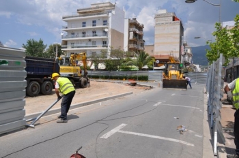 &quot;Εκλεισε&quot; η Αριστομένους - Αντίδρομη κυκλοφορία στη Σιδ. Σταθμού