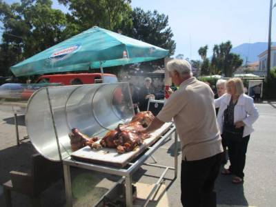 Τη μέρα της γουρνοπούλας τίμησε η Καλαμάτα (βίντεο)