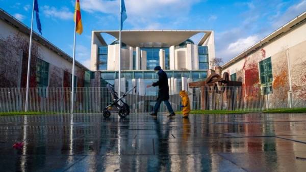 Αντιδράσεις και σύγχυση στη Γερμανία για τα νέα μέτρα κατά της παραλλαγής Όμικρον