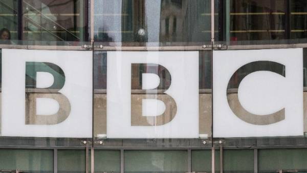 Το BBC ανέστειλε τη λειτουργία του στη Ρωσία