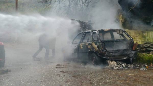 Μεσσηνία: Αυτοκίνητο στις φλόγες στο καρναβάλι της Νεδουσας