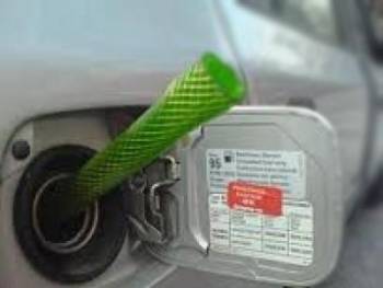 "Ρούφηξαν" καύσιμα από δημοτικά οχήματα