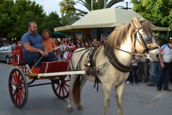 Φωτογραφίες από την ιππική παρέλαση στην Κυπαρισσία 