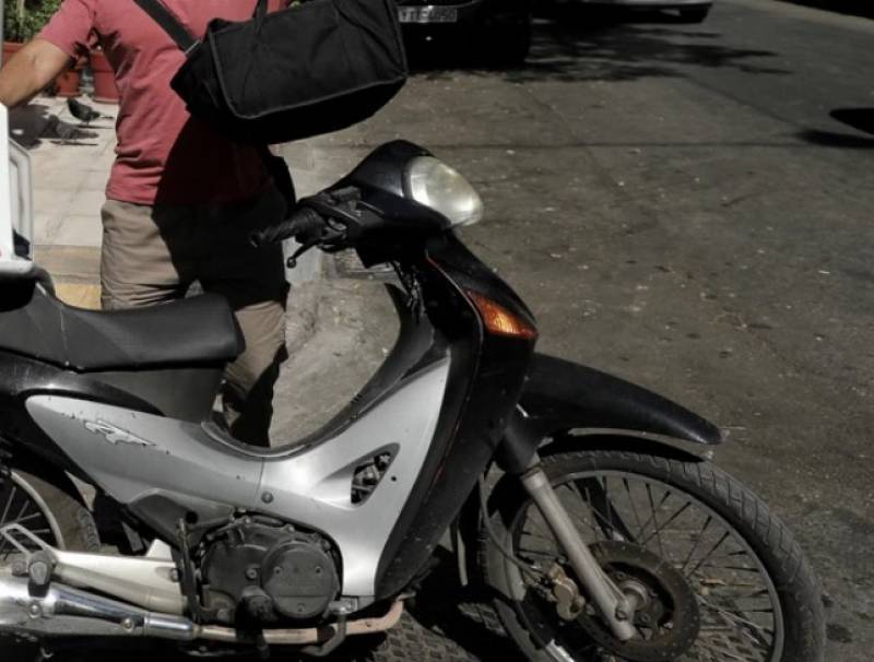 Καλαμάτα: Επέβαιναν σε κλεμμένο μοτοποδήλατο