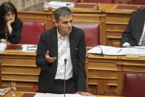 Τσακαλώτος: Κάποιοι από ΝΔ - ΠΑΣΟΚ μπορούν να κάνουν 4 - 5 διδακτορικά για το κομματικό κράτος