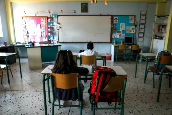 Υπουργείο Παιδείας: Δεν προσμετρώνται οι απουσίες για νόσηση από κορoνοϊό
