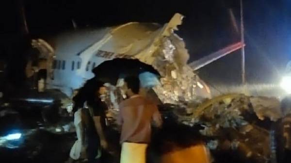 Συνετρίβη αεροσκάφος με 191 επιβάτες στην Ινδία: Κόπηκε στη μέση, νεκρός ο πιλότος