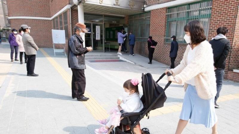 Ν. Κορέα: Οι πρώτες εθνικές εκλογές παγκοσμίως μετά το ξέσπασμα της πανδημίας