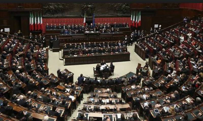 Σύνοδος στο ιταλικό κοινοβούλιο για πιθανή μείωση του ελλείμματος