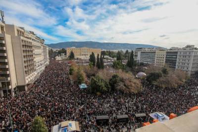 Η κυβέρνηση αντιμέτωπη με το δυστύχημα στα Τέμπη