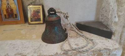 Απάντηση Μενδώνη σε Βελόπουλο για την καμπάνα στο Νιόκαστρο