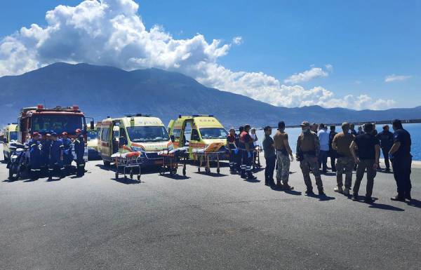 Στο λιμεναρχείο Καλαμάτας ο επικεφαλής της Frontex - Ανακρίνονται 8 ύποπτοι ως διακινητές